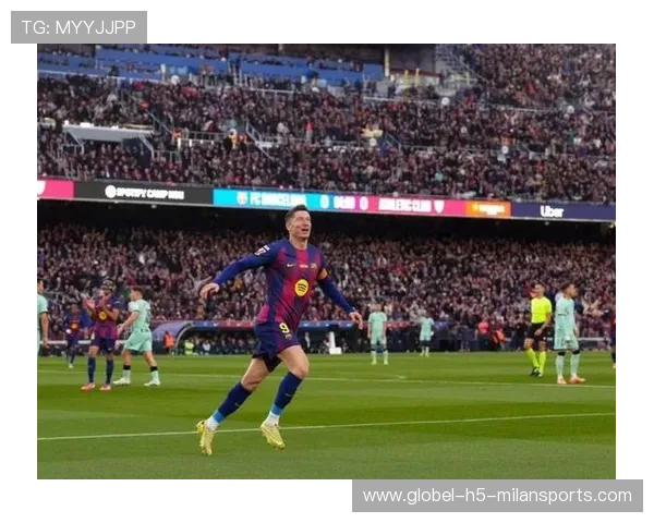 西甲巴萨替补进球，主场观众欢呼不断