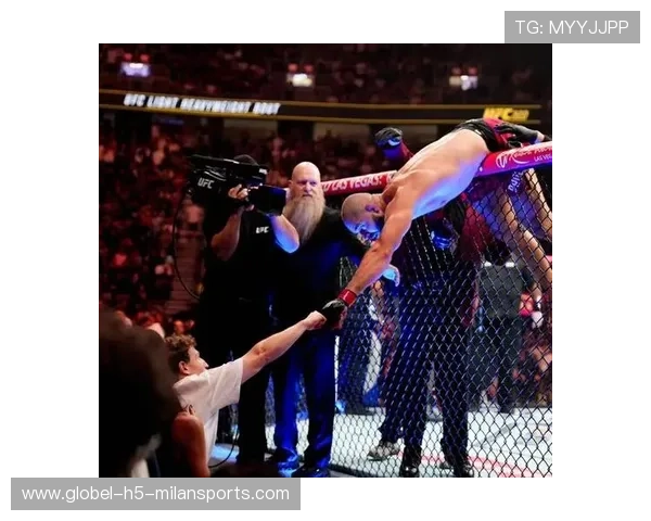 UFC打到对方护具碎裂,惊险一刻背后的强者之路 UFC打到对方护具碎裂,惊险一刻背后的强者之路